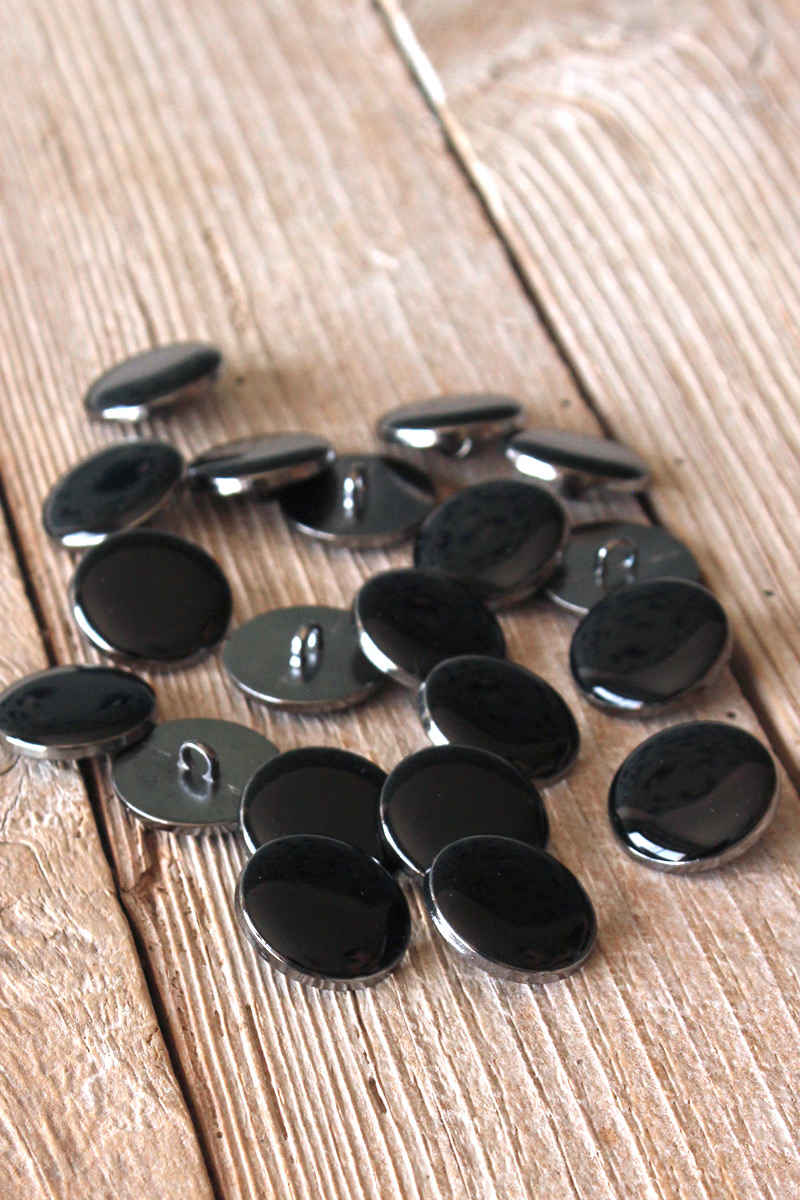 Bouton Chic Noir et Argenté 20 mm Eglantine et Zoé à coudre sur vos jupes, vestes, manteaux, gilets et pulls
