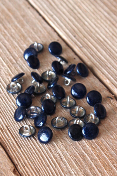 Bouton Shiny Bleu Atlantique Eglantine et Zoé à coudre sur vos jupes, robes, chemises et blouses