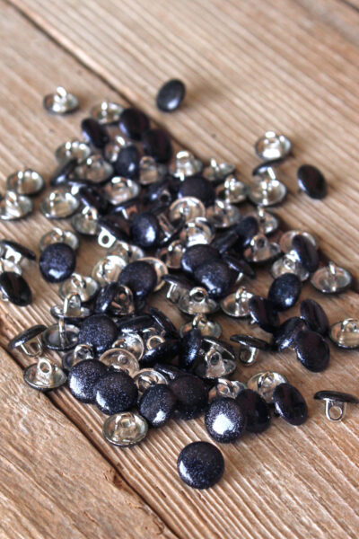 Bouton Shiny Bleu Minéral Eglantine et Zoé à coudre sur vos jupes, robes, chemises et blouses