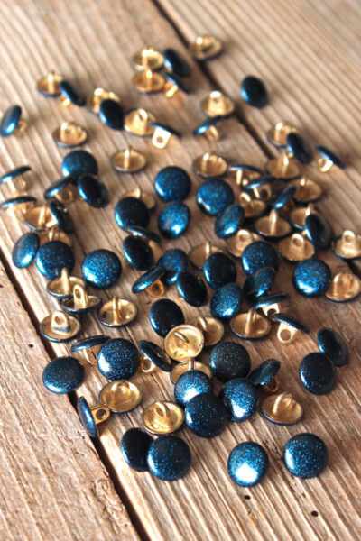 Bouton Shiny Bleu Pétrole Eglantine et Zoé à coudre sur vos jupes, robes, chemises et blouses