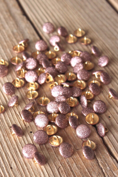 Bouton Shiny Rose Perle Eglantine et Zoé à coudre sur vos jupes, robes, chemises et blouses