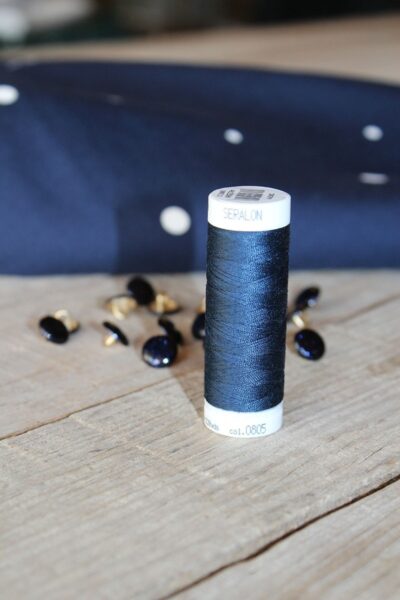 Fil a coudre bleu atlantique églantine et zoé assorti à nos tissus