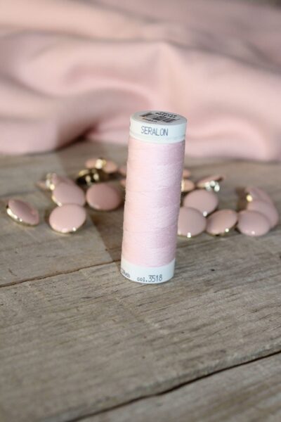 Fil a coudre rose perle églantine et zoé assorti à nos tissus