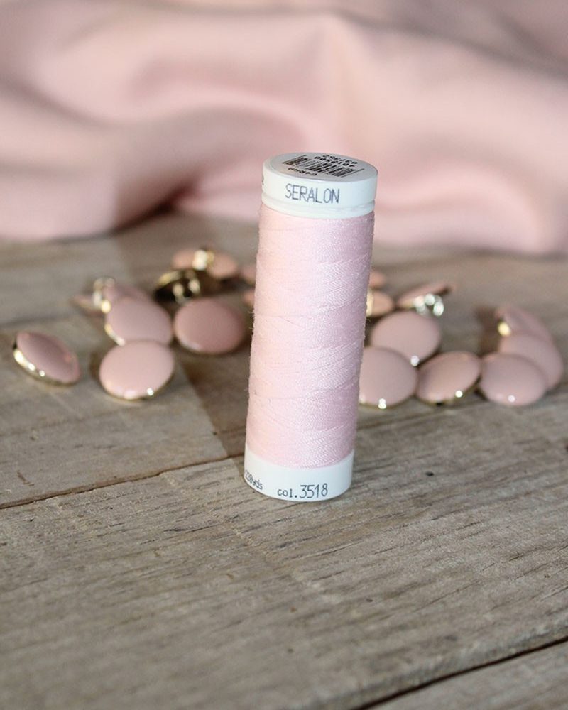 Fil a coudre rose perle églantine et zoé assorti à nos tissus