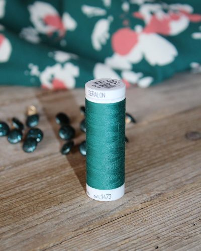 Fil a coudre vert émeraude églantine et zoé assorti à nos tissus