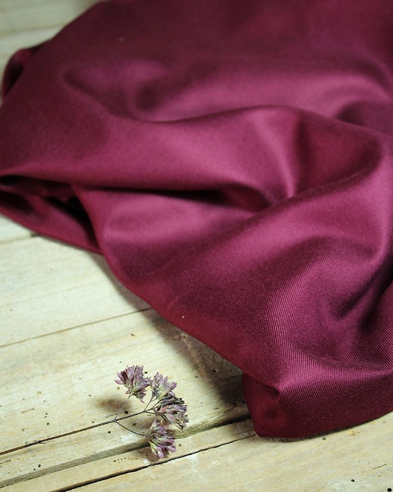 Tissu uni Mûroise Sergé de Viscose Eglantine et Zoé pour coudre des vêtements