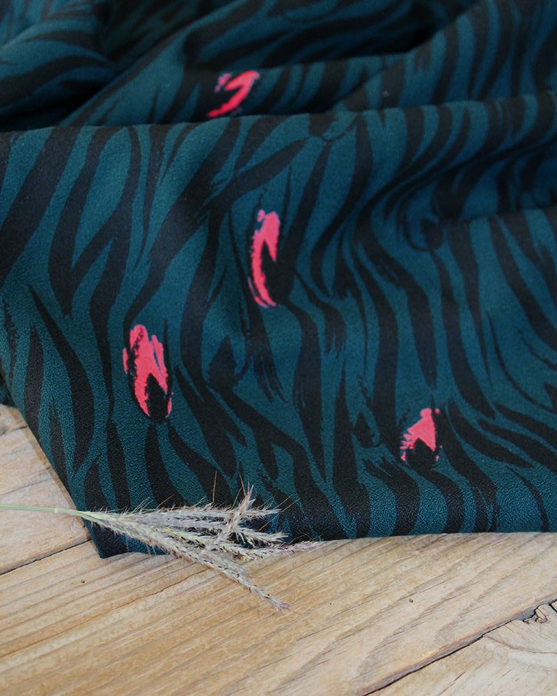 Tissu Zebra Vert Crêpe de Viscose Eglantine et Zoé a coudre