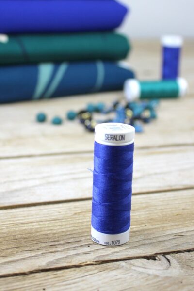 Fil à coudre bleu royal Eglantine et Zoé