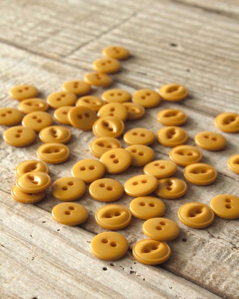 Bouton Essentiel Jaune Soleil Eglantine et Zoé à associer avec nos tissus