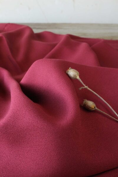 Tissu crepe de viscose Eglantine et Zoe uni rouge brique pour coudre des robes blouses chemises