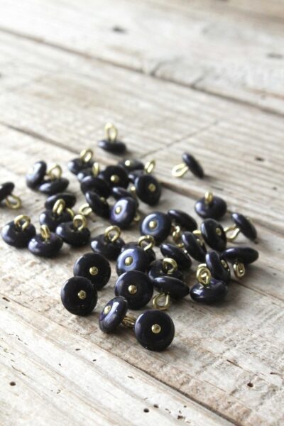 Boutons Perla bleu encre Eglantine et Zoé à coudre