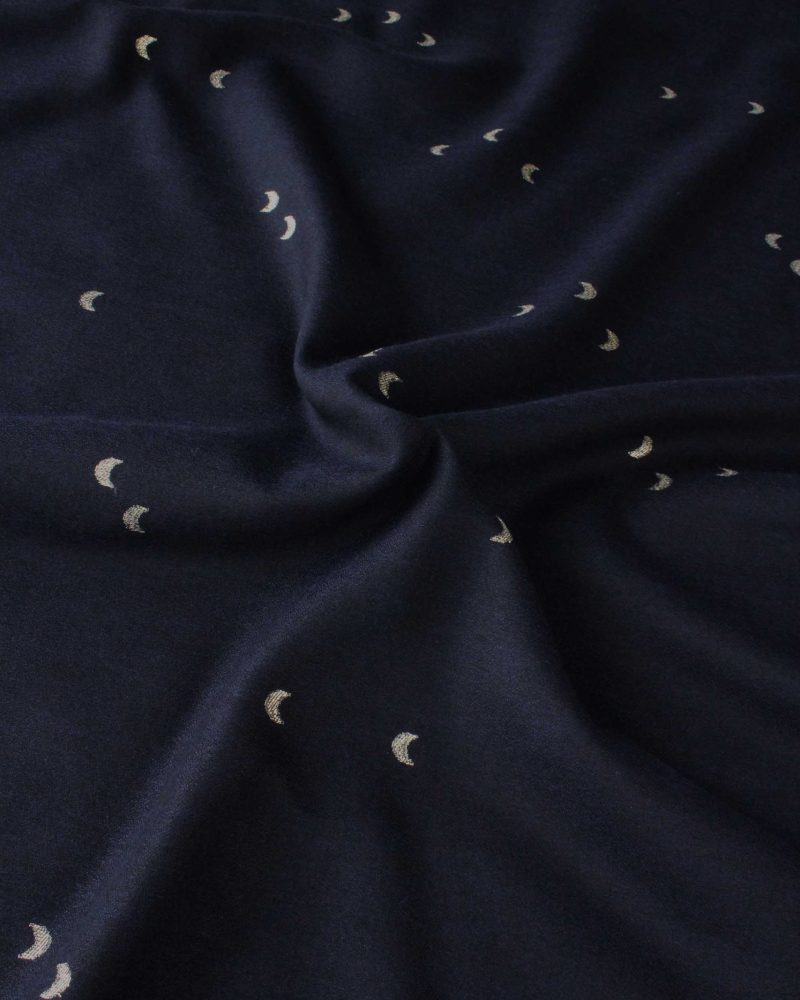 jacquard fin Louna bleu marine églantine et zoé avec lunes dorées pour coudre des chemises robes et blouses