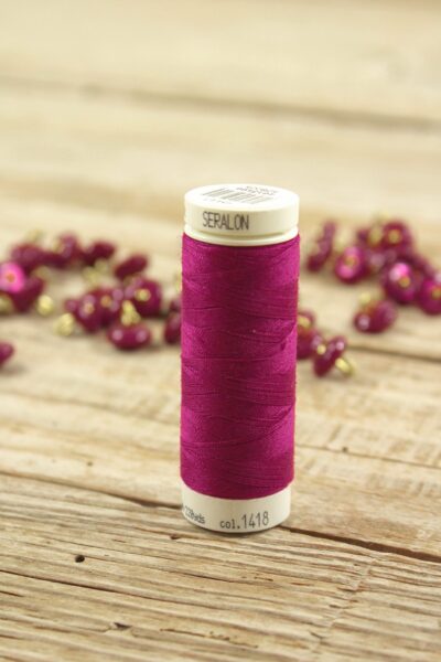 Fil à coudre Rose Magenta Eglantine et Zoe assorti à nos tissus et boutons