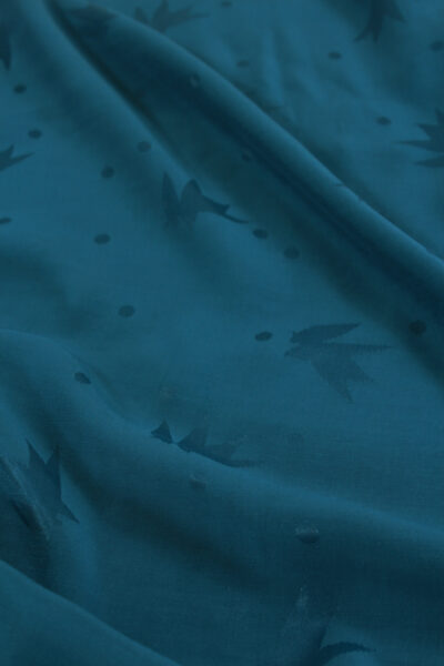 tissu jacquard de viscose streli bleu pétrole églantine et zoé pour coudre ses vetements