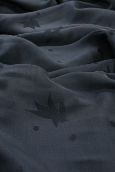 tissu jacquard de viscose streli bleu encre églantine et zoé pour coudre des jupes