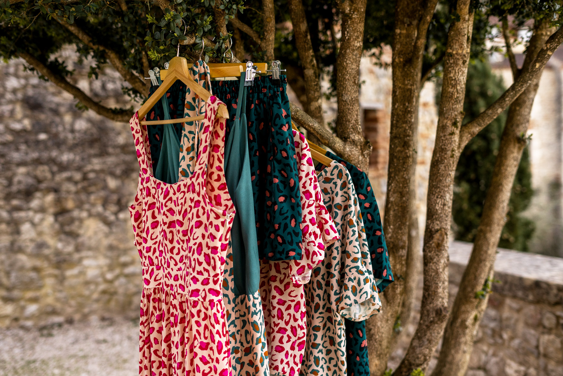 vetements cousus de la collection capsule bagheera le motif léopard selon Eglantine et Zoé