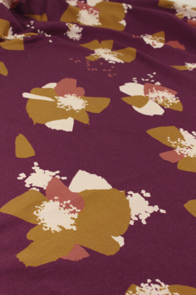 tissu sweat molleton de coton bio a fleurs anemona muroise eglantine et zoe pour coudre des sweats pyjamas joggings