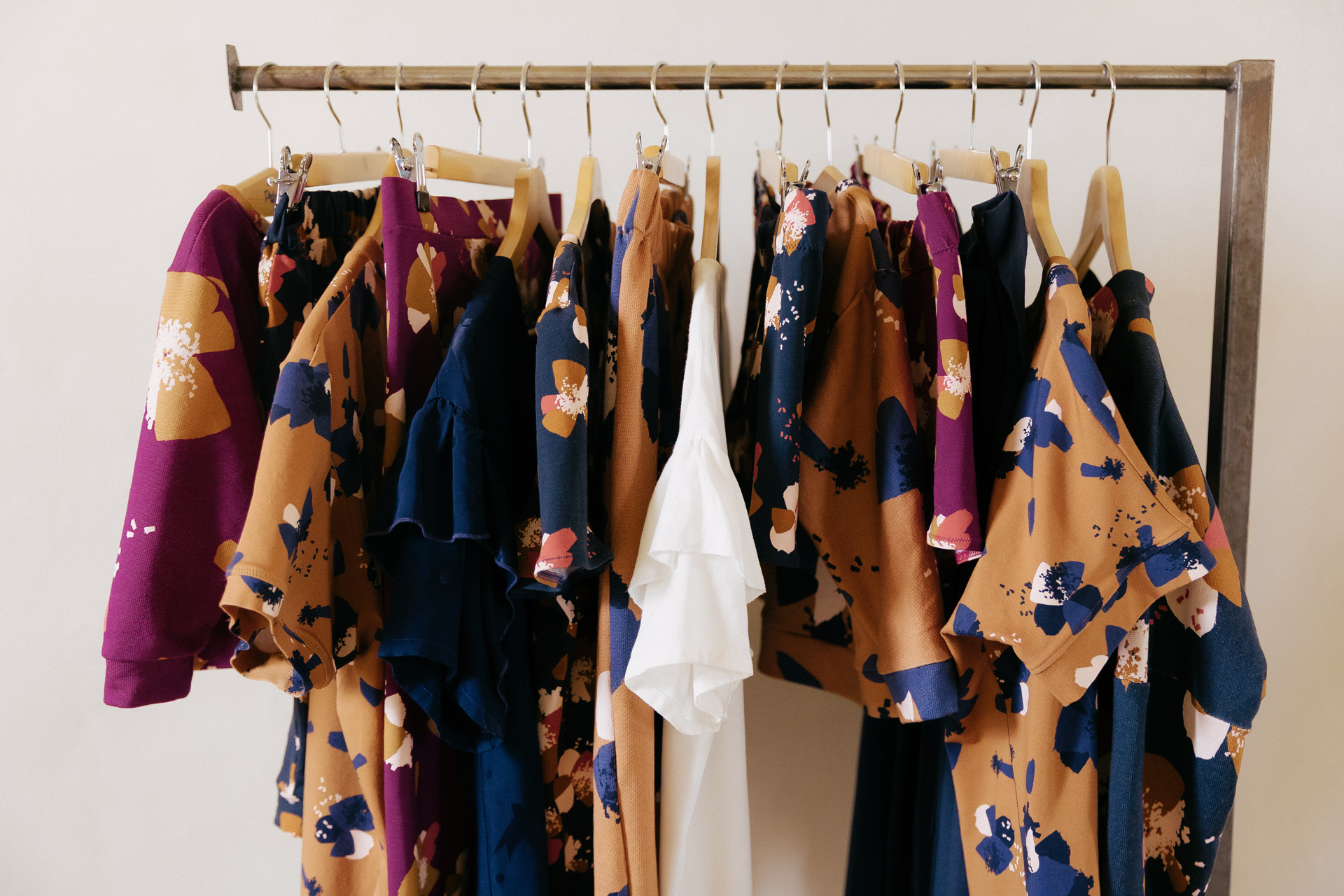 vetements cousus mains sur cintres dans les sweat et les jerseys de coton bio anemona d automne eglantine et zoe